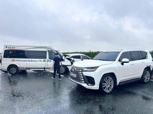 Lạng lách, chèn ép xe khác: Không thể coi là chuyện va chạm giao thông