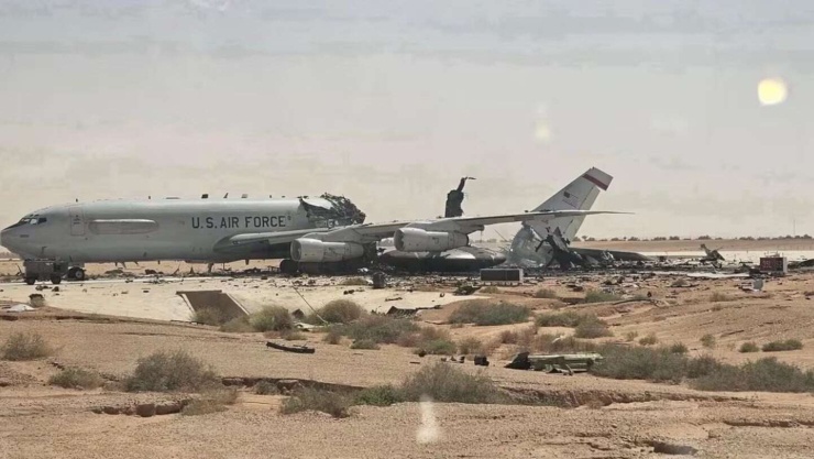 Máy bay Boeing E-3 Sentry bị phá hủy trong các cuộc tấn công của Iran tại căn cứ không quân Prince Sultan, Ả Rập Saudi. Ảnh CBS News/The Daily Beast