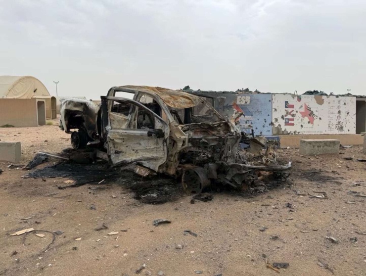 Một chiếc xe bị phá hủy tại Trại Buehring, Kuwait.&nbsp;Ảnh CBS News/The Daily Beast