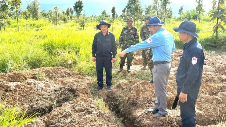 Đội K72 khoanh vùng tìm kiếm hài cốt liệt sĩ (ảnh: Đội K72)