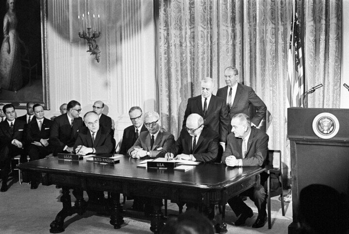 Buổi ký kết Hiệp ước Không gian Vũ trụ, ngày 27/1/1967 tại Washington DC, Mỹ. Ảnh UN