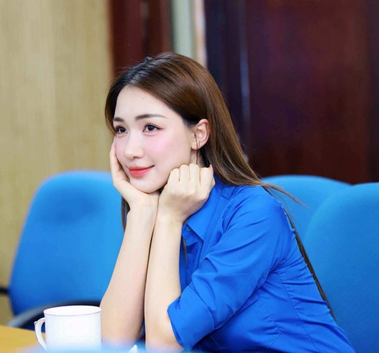 Ảnh sao 17/9: Vũ Thúy Quỳnh tự thấy mình 'hợp mang bầu' - 1