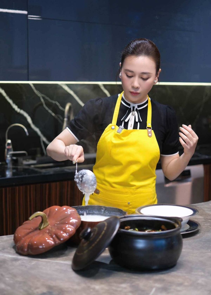Ảnh sao 17/9: Vũ Thúy Quỳnh tự thấy mình 'hợp mang bầu' - 6