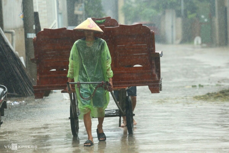 Người dân ngoại thành Hà Nội chạy lũ - 9