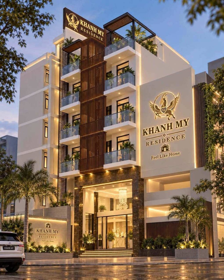 Hiện tại, Khánh My gần như rút khỏi các hoạt động giải trí. Thay vì xuất hiện dày đặc tại các sự kiện hay liên tục đóng phim, cô dành phần lớn thời gian cho công việc kinh doanh và cuộc sống riêng. Mới đây người đẹp khai trương tòa nhà 7 tầng 40 phòng ở trung tâm TP HCM.