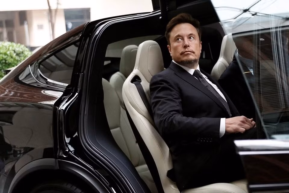 Elon Musk sống ở đâu, sao không ngủ ở nhà?