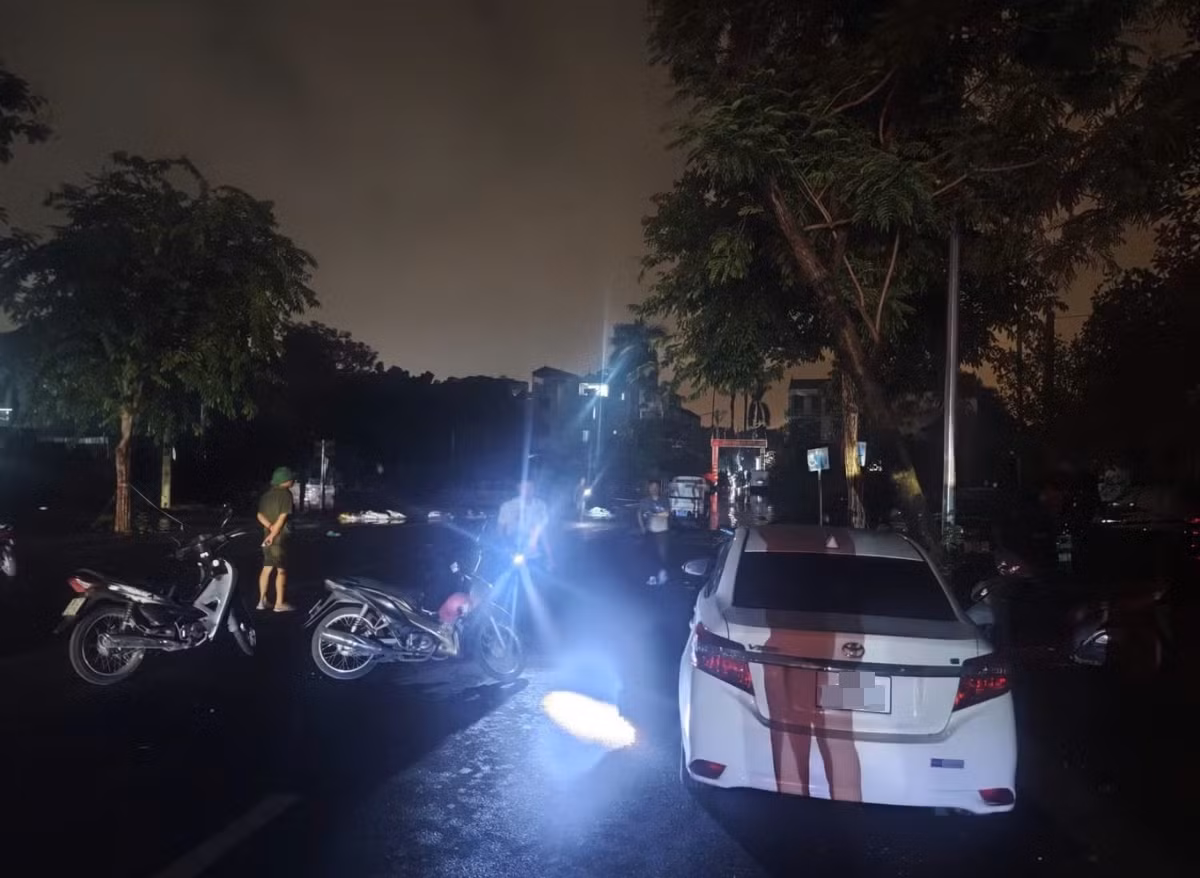 Khu vực gần miệng cống, nơi chiếc xe máy của nam sinh bị mắc kẹt. Ảnh: TPO.