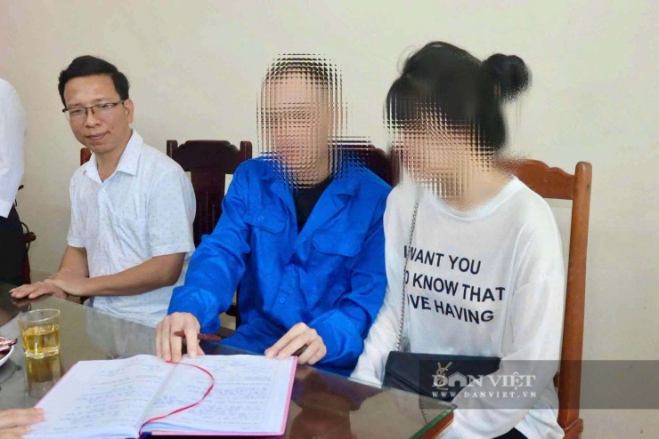 Anh T.N.A. và chị Đ.T.L.A. làm thủ tục đăng ký kết hôn tại trại tạm giam Hoằng Hóa (Cơ sở 2) thuộc Công an Thanh Hóa. Ảnh: UBND xã Nga Sơn.