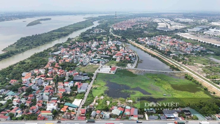 Theo phối cảnh của Viện Quy hoạch xây dựng Hà Nội, tòa tháp được đặt trên bờ hữu sông Hồng, trong không gian được tổ chức gắn với Hồ Tây và bán đảo Quảng An. Công trình nằm trên trục kỷ nguyên mới, cùng với một số công trình điểm nhấn khác tạo thành một quần thể kiến trúc hướng ra sông Hồng.