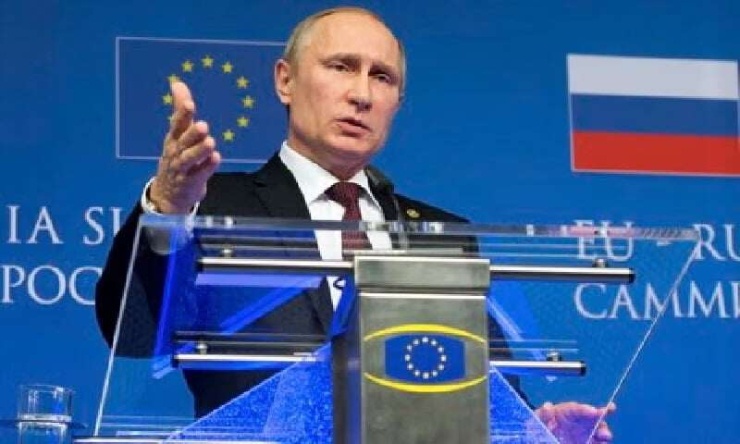 Tổng thống Vladimir Putin phát biểu tại Brussels. Ảnh: Rex Features/Isopix