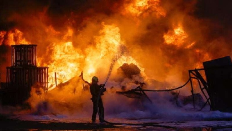 Hậu quả một cuộc tấn công của Nga ở Ukraine. Ảnh Guardian 