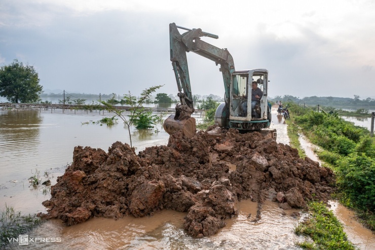 Biển nước bủa vây vùng trũng ngoại thành Hà Nội - 14
