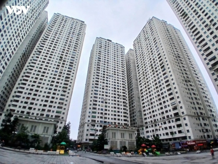 Việc xử lý những công trình vi phạm tại HH Linh Đàm và các dự án liên quan đặt ra bài toán không chỉ về kỷ cương xây dựng, mà còn về quyền lợi của hàng nghìn người dân.