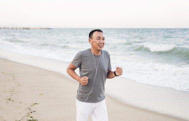 Du lịch giúp người có tuổi nâng cao sức khỏe, trí óc minh mẫn, tăng cường giao tiếp xã hội từ đó làm chậm quá trình lão hóa của cơ thể. Ảnh minh họa