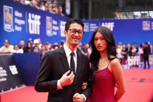 Johnny Trí Nguyễn đưa con gái lên thảm đỏ