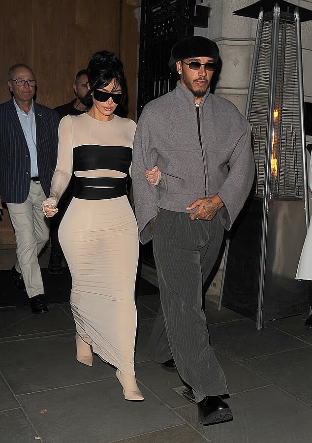 Kim Kardashian và bạn trai quấn quýt ở châu Âu - 4