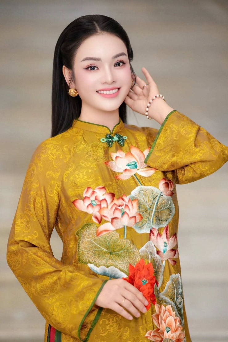 Ca sĩ Tân Nhàn.
