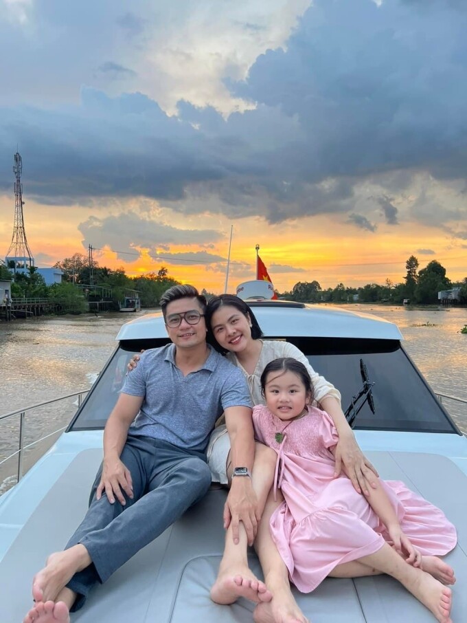 Về lý do đầu tư lớn cho nhà vườn, Trong bài phỏng vấn với Ngôi Sao, Vân Trang từng chia sẻ: "Vườn sinh thái không phải của riêng của tôi, mà là đất ông bà để lại, hiện do mẹ tôi và các bác, dì cùng quản lý. Mảnh đất có ý nghĩa đặc biệt, gắn với nhiều thăng trầm của đại gia đình. Có thời điểm khó khăn, ông bà vẫn quyết giữ lại, không bán mà để dành cho con cháu. Sau này, nơi đây trở thành ký ức tuổi thơ của tôi và các anh chị em họ. Mỗi dịp lễ, Tết, chúng tôi lại trở về quây quần bên nhau.