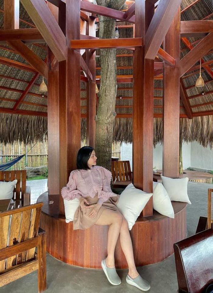 Khi rảnh rỗi, gia đình Vân Trang về khu vườn này thư giãn.
