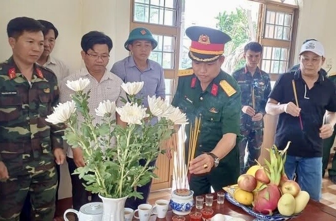 Hiện hài cốt liệt sĩ được thờ cúng, bảo quản tại Phòng thờ Đài tưởng niệm liệt sĩ xã Sơn Thành, tỉnh Đắk Lắk, chờ tổ chức Lễ truy điệu và an táng trong thời gian tới. (Ảnh: Đội K51, Bộ CHQS tỉnh Đắk Lắk)