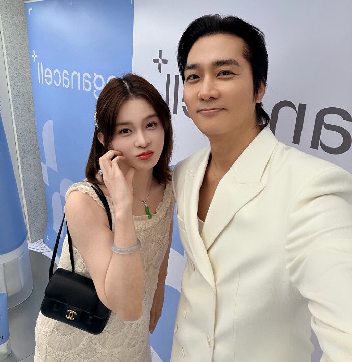 Song Seung Hun gặp gỡ Triệu Anh Tử giữa tháng 9. Ảnh: Weibo