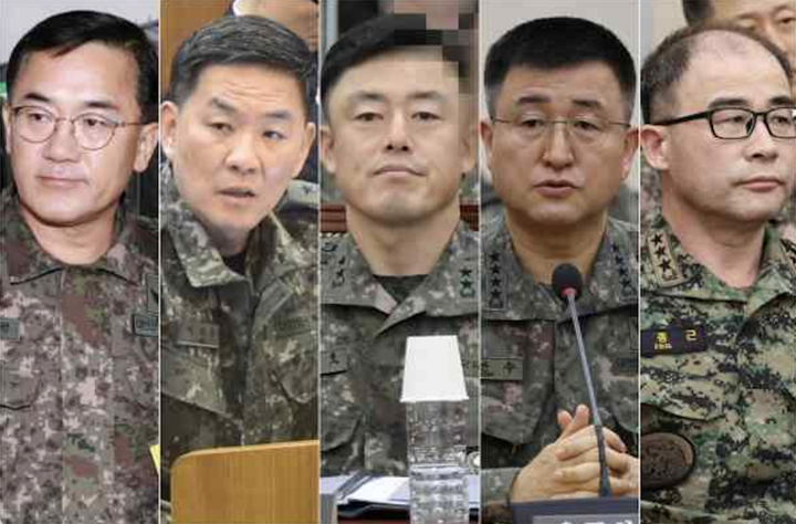 5 cựu quan chức quân đội cấp cao Hàn Quốc nhận án (Từ trái sang phải): ông Yeo In-hyung, Lee Jin-woo, Moon Sang-ho, Park An-su và Kwak Jong-keun. (Ảnh: KBS)