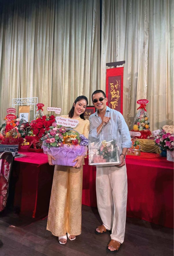 Ảnh sao 22/9: Hồng Đăng cảm ơn vợ vì 25 năm đồng hành - 1