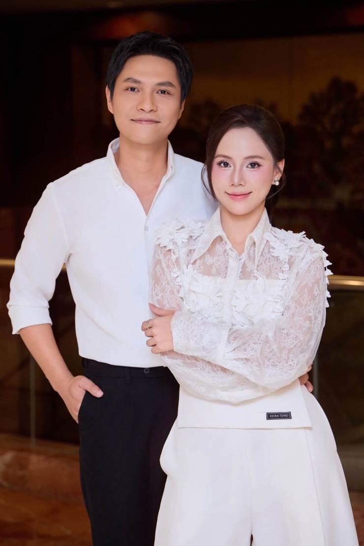 Minh Thu và Tô Dũng tại sự kiện ra mắt phim "Mùa hè năm ấy". 