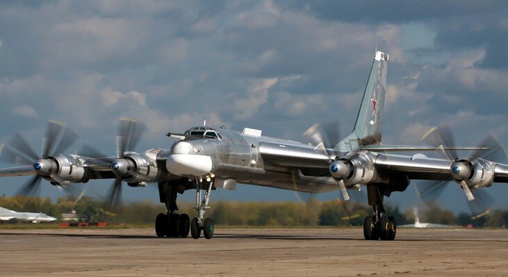 Lý do Ukraine liên tục phá hủy oanh tạc cơ Tu-95 Nga - 1