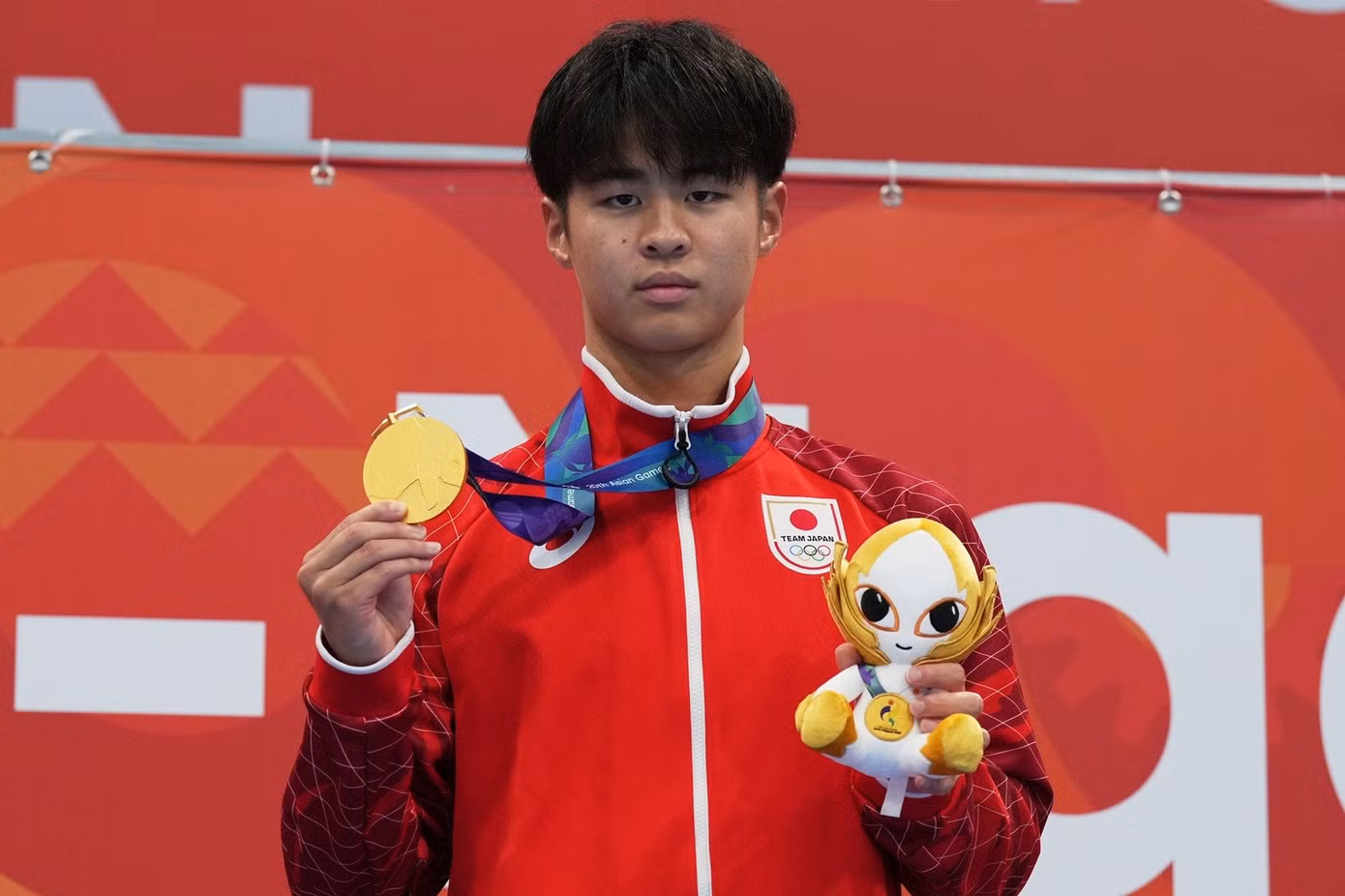Yumeki Kojima giành HCV 400m bơi hỗn hợp cá nhân và xác lập kỷ lục Asiad.