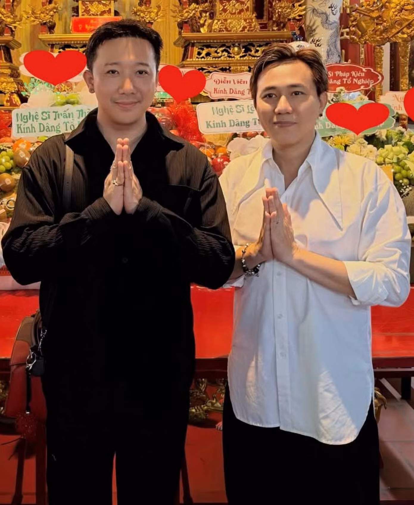 Trấn Thành, Cẩm Ly và các nghệ sĩ dâng hương tại nhà thờ Tổ của Hoài Linh - 3