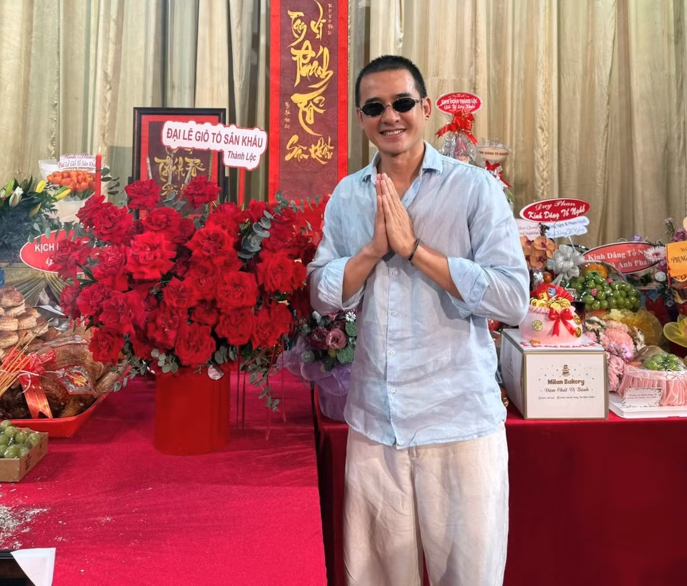 Trấn Thành, Cẩm Ly và các nghệ sĩ dâng hương tại nhà thờ Tổ của Hoài Linh - 8