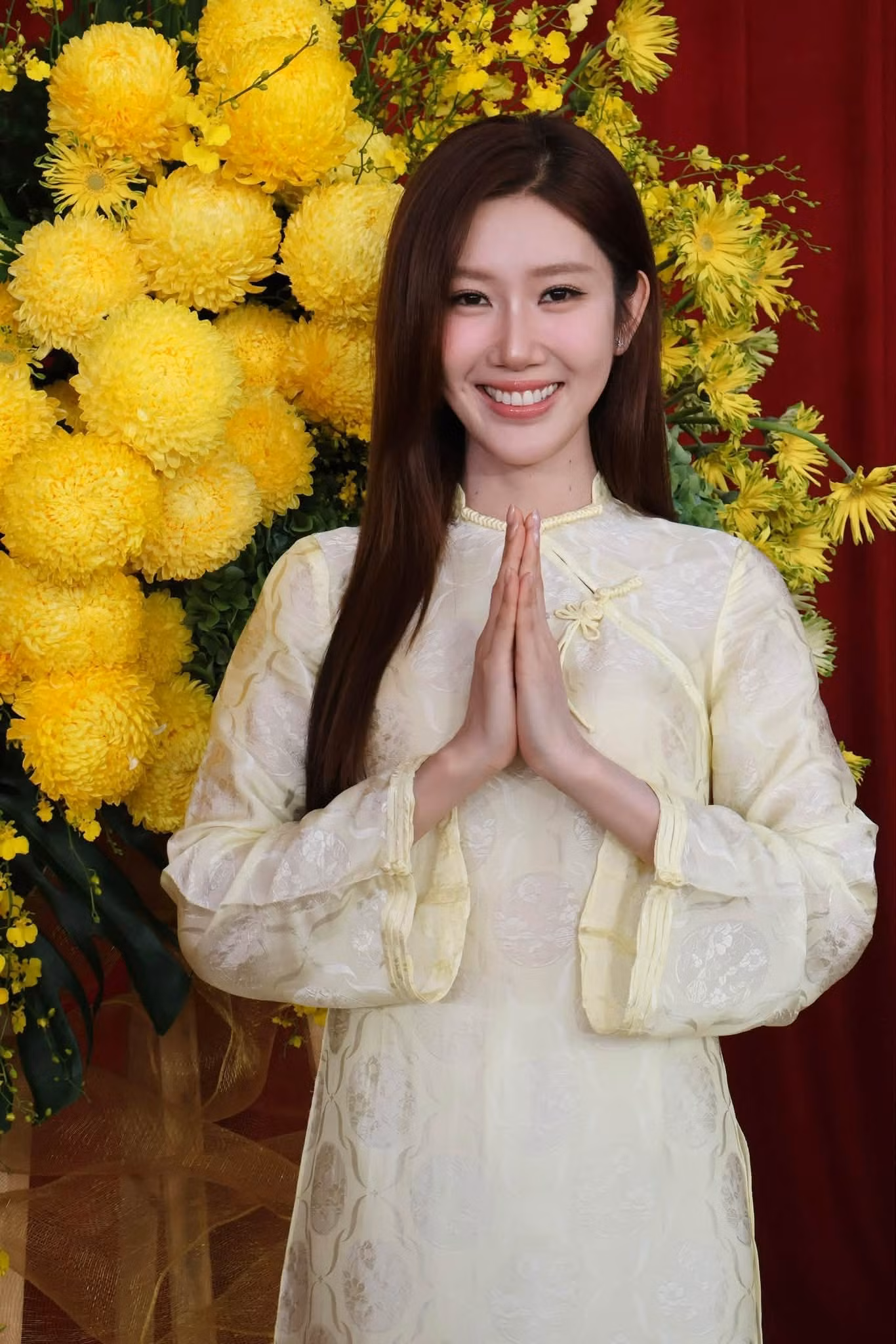 Trấn Thành, Cẩm Ly và các nghệ sĩ dâng hương tại nhà thờ Tổ của Hoài Linh - 13