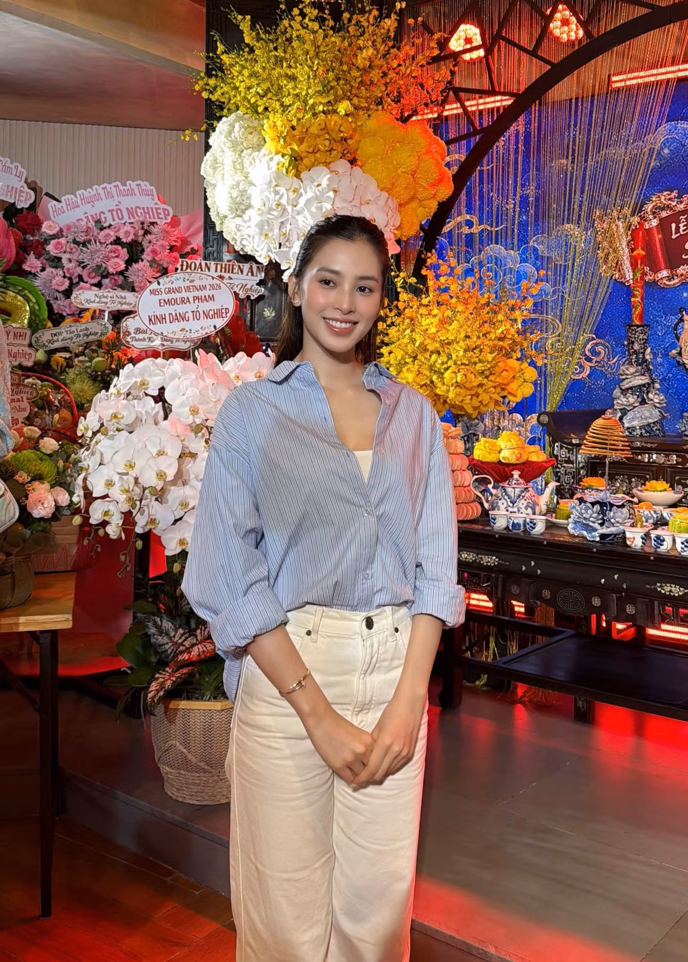 Trấn Thành, Cẩm Ly và các nghệ sĩ dâng hương tại nhà thờ Tổ của Hoài Linh - 15