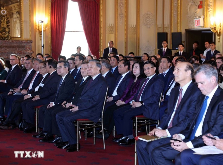 Tổng Bí thư, Chủ tịch nước Tô Lâm vàcác đại biểu tham dự buổi phát biểu chính sách. Ảnh: TTXVN