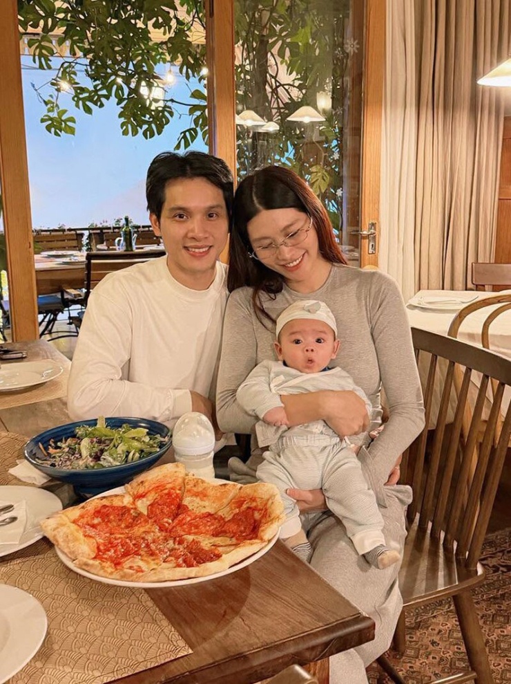 Ảnh sao 23/9: Con gái Ngô Thanh Vân dạn dĩ trong lần đầu du lịch đường dài - 1