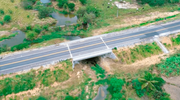 Đoạn đường quốc lộ Borborema ngay gần khu khai thac vàng Borborema.