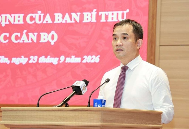 Chiều ngày 23/9, quyết định của Ban Bí thư Trung ương Đảng chỉ định ông Phạm Bảo Sơn - Phó Giám đốc Đại học Quốc gia Hà Nội, tham gia Ban Chấp hành Đảng bộ tỉnh, Ban Thường vụ Tỉnh ủy Hưng Yên nhiệm kỳ 2025 – 2030 được công bố. Ông Sơn sau đó được giới thiệu để bầu Phó Chủ tịch UBND tỉnh Hưng Yên, nhiệm kỳ 2026 - 2031 tại hội nghị lần thứ 8 của Ban Chấp hành Đảng bộ tỉnh Hưng Yên. Ảnh: Lê Hiếu/Báo Hưng Yên