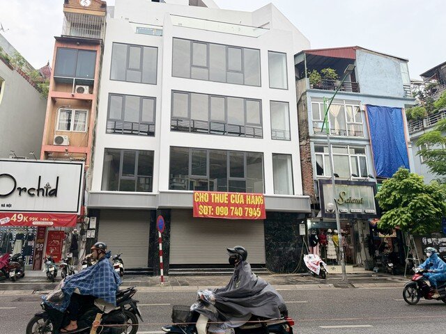 Dù sở hữu vị trí đắc địa nhưng nhiều mặt bằng vẫn đang trong tình trạng treo biển tìm khách thuê.
