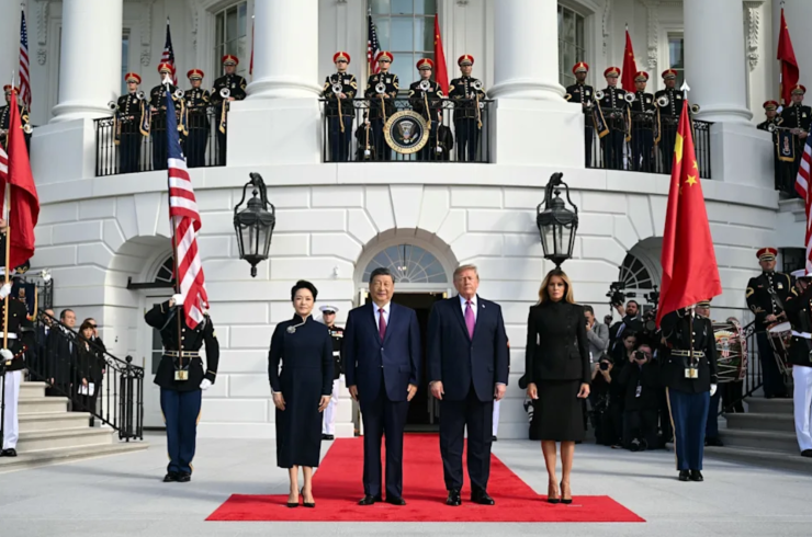 Tổng thống Trump và phu nhân Melania đón Chủ tịch Trung Quốc Tập Cận Bình và phu nhân Bành Lệ Viên. Ảnh: ABCN.