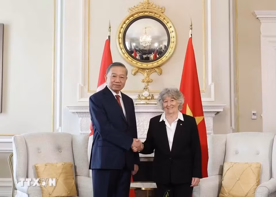 Tổng Bí thư, Chủ tịch nước Tô Lâm và Toàn quyền Canada Louise Arbour chụp ảnh chung. (Ảnh: Thống Nhất/TTXVN)