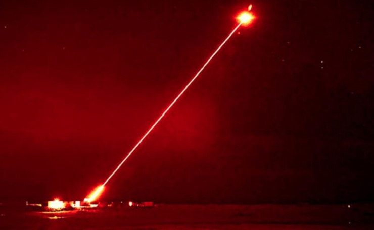 Mỹ đưa vũ khí laser tới Hormuz, mở màn cuộc săn UAV và tên lửa - 1