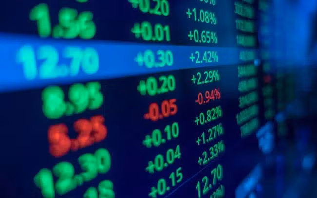 Loạt công ty chứng khoán bị xử phạt, có trường hợp phải dừng cung cấp một số dịch vụ tài chính. Ảnh minh họa.