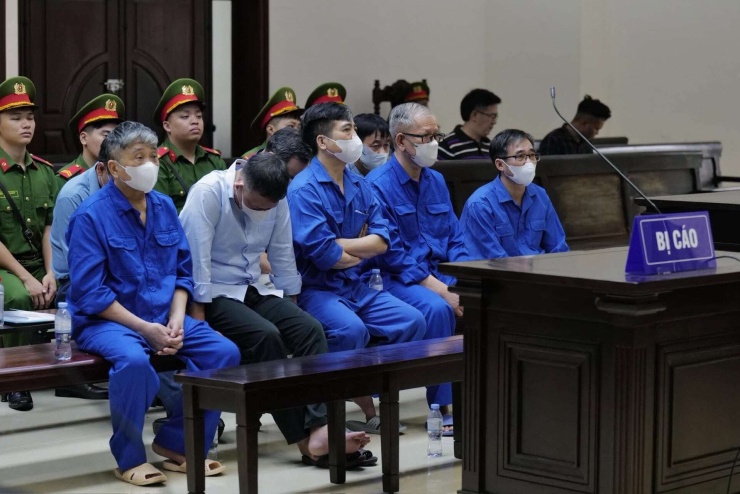 Các bị cáo tại tòa phúc thẩm.