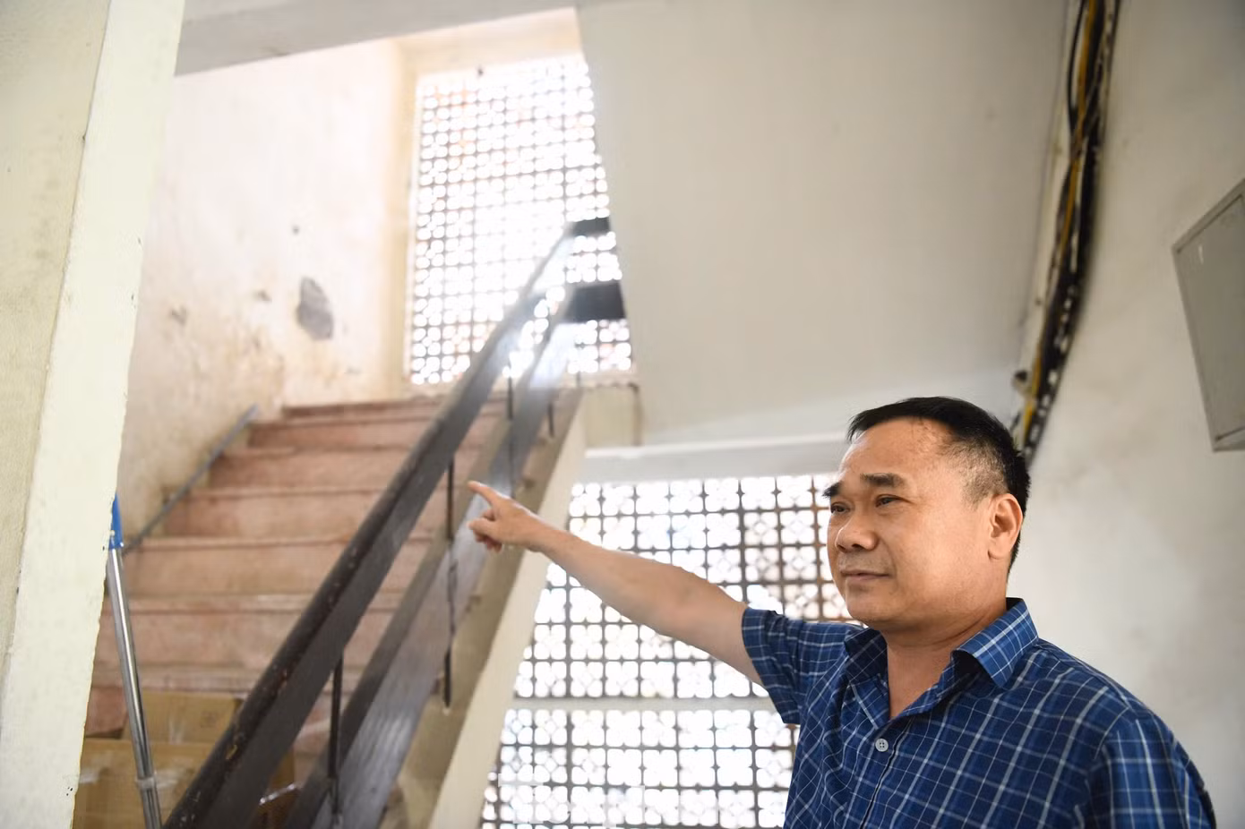 Theo thông tin được đại diện Nhà hát Kịch Việt Nam chia sẻ, phương án cơ sở mới đang được các đơn vị liên quan tư vấn thiết kế. Nhà hát kỳ vọng có một rạp biểu diễn đạt chuẩn với khoảng 650 chỗ ngồi, khán phòng hiện đại, hệ thống cơ khí sân khấu, âm thanh và ánh sáng tốt hơn.