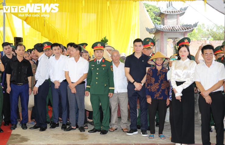 Khai quật mộ chôn tập thể, tìm hài cốt 8 liệt sĩ bị sát hại năm 1951 - 12