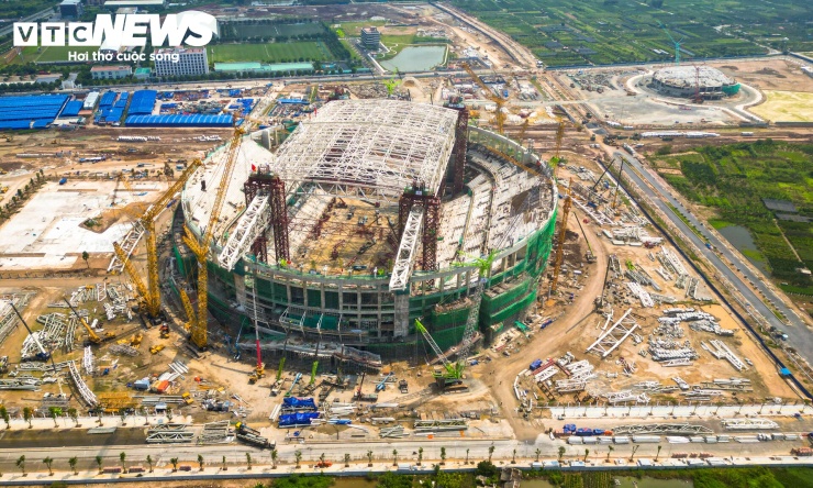 Sân vận động PVF do Bộ Công an làm chủ đầu tư, thuộc tổ hợp thể thao - dịch vụ rộng khoảng 92ha tại tỉnh Hưng Yên. Công trình được quy hoạch với sức chứa 60.000 chỗ, diện tích khoảng 55.000m² và thiết kế theo các tiêu chuẩn của FIFA, hướng tới khả năng tổ chức những giải đấu quốc tế.