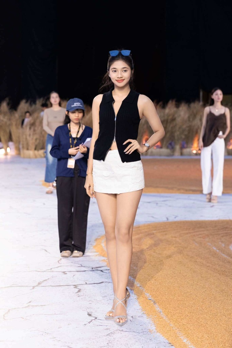 Chân dung Á hậu đậu casting phim Trại buôn người nhờ màn tẩy trang, khoe mặt mộc - 10