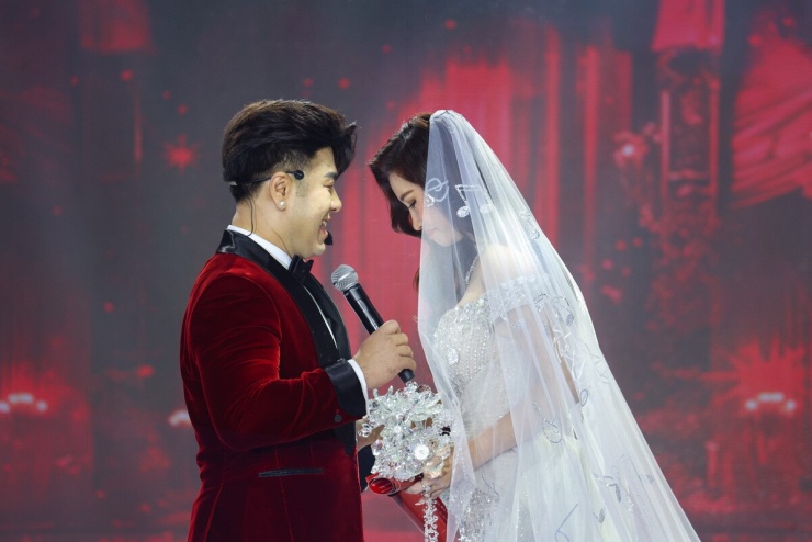 Akira Phan bật khóc, hôn vợ đắm đuối trong hôn lễ - 6