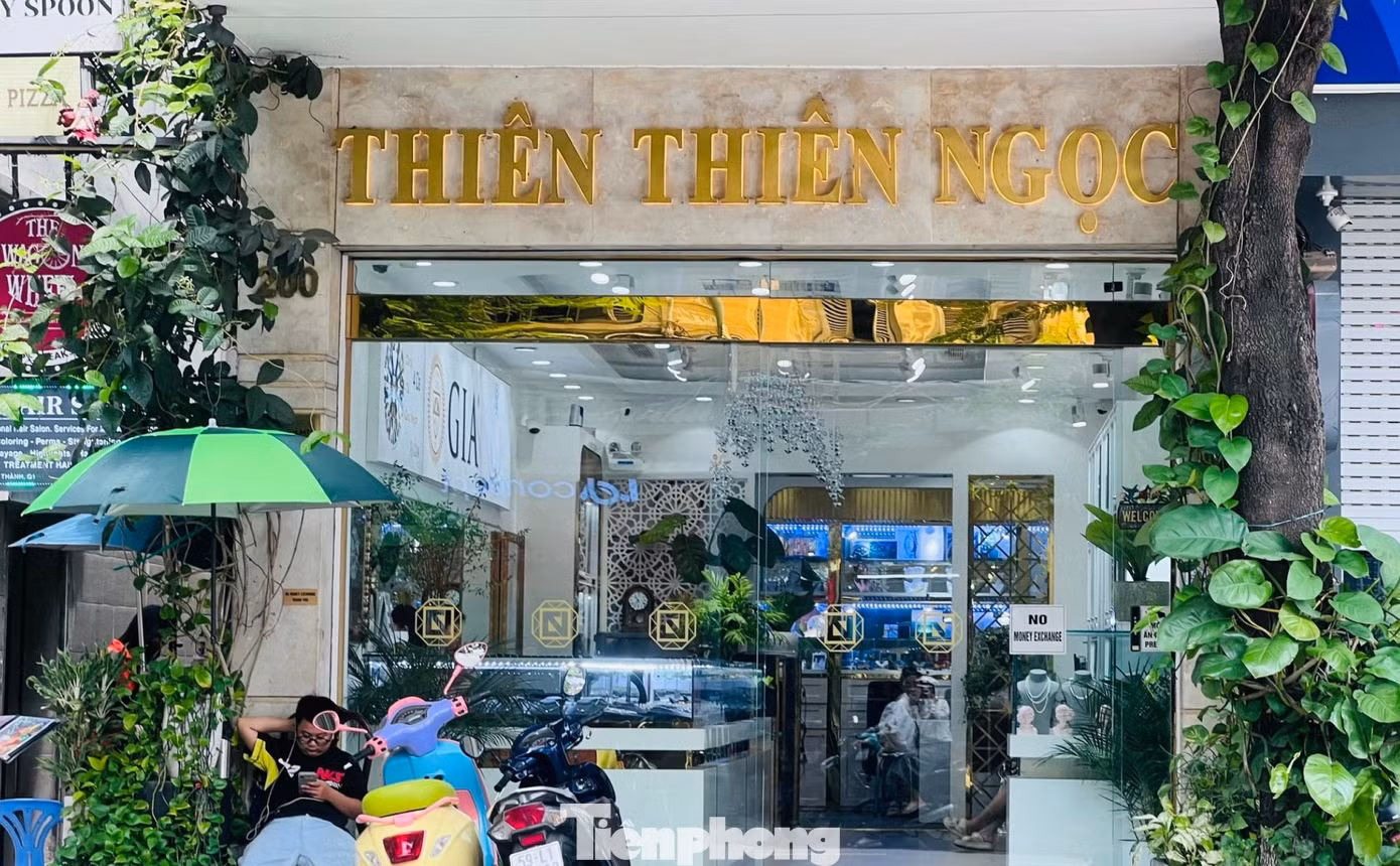 Tiệm cương mở lại nhưng hầu như rất vắng khách